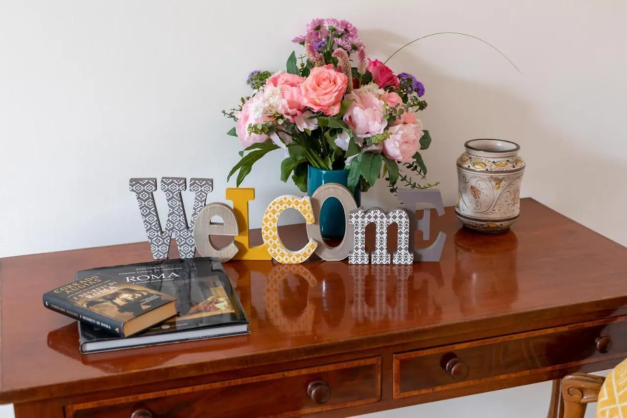 Rome As You Feel - Zoccolette Apartment In Campo De Fiori Italy